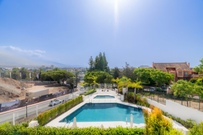 4 Bedroom Detached Villa in Nueva Andalucía - Image 2