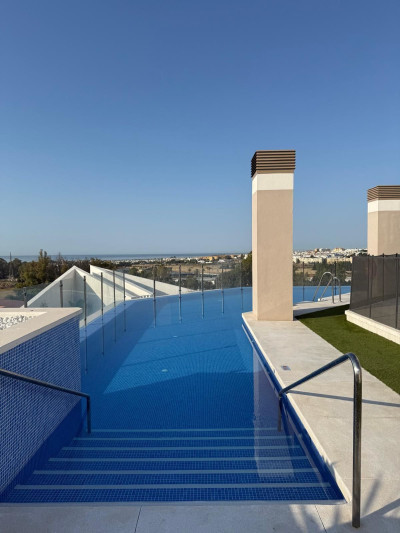 3 Bedroom Middle Floor Apartment in Nueva Andalucía - Image 1
