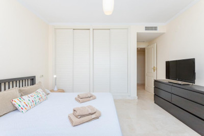 1 Bedroom Middle Floor Apartment in Nueva Andalucía - Image 5