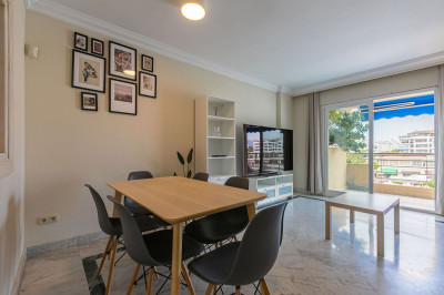 2 Bedroom Middle Floor Apartment in Puerto Banús - Image 1