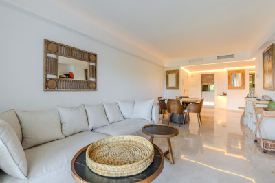 2 Bedroom Middle Floor Apartment in Puerto Banús - Image 1