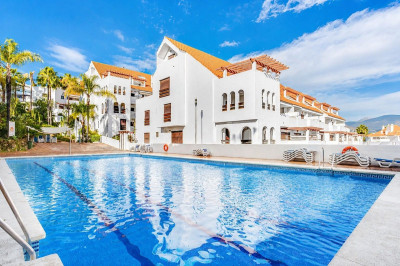 3 Bedroom Middle Floor Apartment in Nueva Andalucía - Image 1