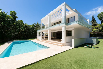 5 Bedroom Detached Villa in La Quinta - Image 2
