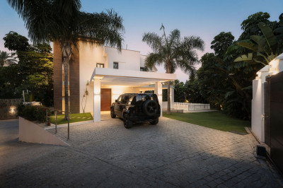 5 Bedroom Detached Villa in La Quinta - Image 3