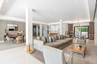 5 Bedroom Detached Villa in La Quinta - Image 4