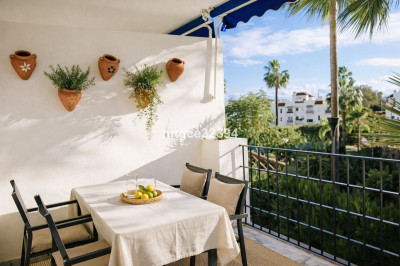 2 Bedroom Middle Floor Apartment in Puerto Banús - Image 3
