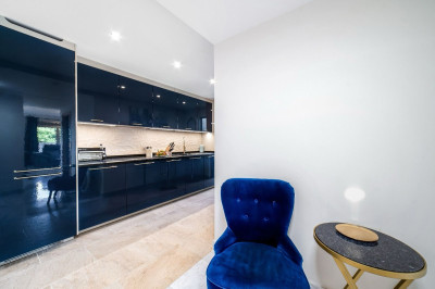 2 Bedroom Middle Floor Apartment in Puerto Banús - Image 3