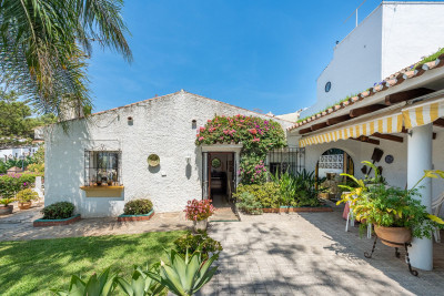 3 Bedroom Detached Villa in Nueva Andalucía - Image 1