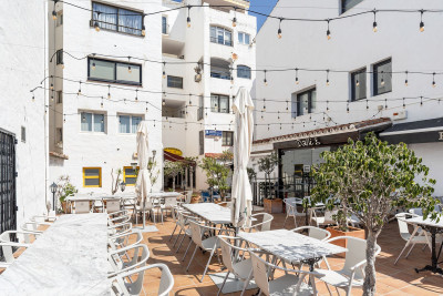 2 Bedroom Middle Floor Apartment in Puerto Banús - Image 2