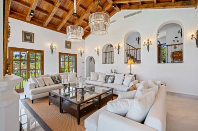 4 Bedroom Detached Villa in El Madroñal - Image 4