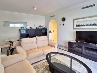 2 Bedroom Middle Floor Apartment in Puerto Banús - Image 4