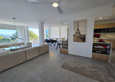 3 Bedroom Middle Floor Apartment in Nueva Andalucía - Image 2
