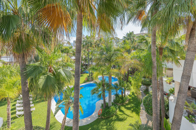 2 Bedroom Middle Floor Apartment in Nueva Andalucía - Image 1