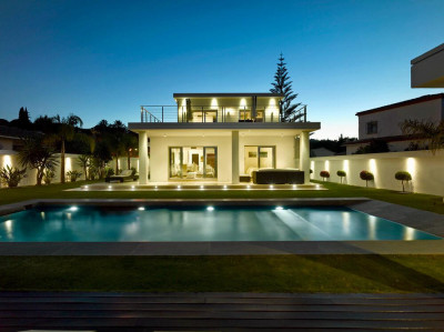 4 Bedroom Detached Villa in Nueva Andalucía - Image 2
