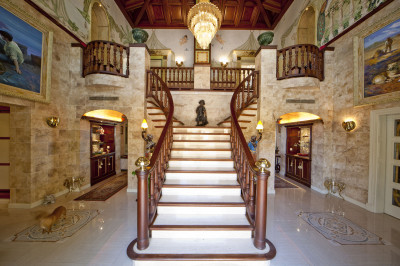6 Bedroom Detached Villa in Nueva Andalucía - Image 2