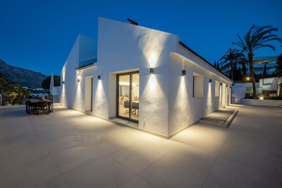 4 Bedroom Detached Villa in Nueva Andalucía - Image 5
