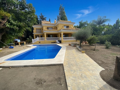 6 Bedroom Detached Villa in Nueva Andalucía - Image 1