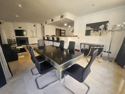 2 Bedroom Middle Floor Apartment in Puerto Banús - Image 5