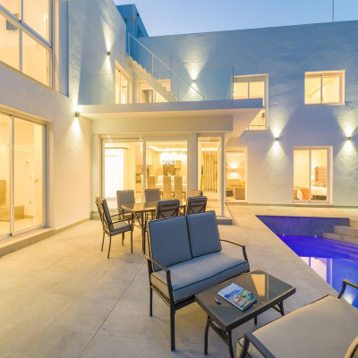 6 Bedroom Detached Villa in Nueva Andalucía - Image 3