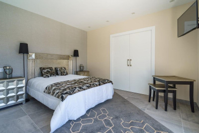 6 Bedroom Detached Villa in Nueva Andalucía - Image 4