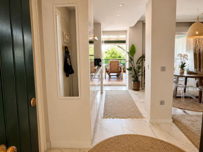2 Bedroom Top Floor Apartment in Nueva Andalucía - Image 2