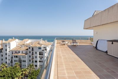 3 Bedroom Penthouse in Puerto Banús - Image 2