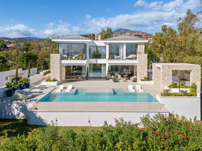5 Bedroom Detached Villa in La Quinta - Image 2