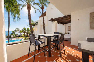 4 Bedroom Middle Floor Apartment in Puerto Banús - Image 2