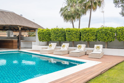 5 Bedroom Detached Villa in Nueva Andalucía - Image 1