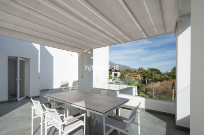 3 Bedroom Penthouse Duplex in La Quinta - Image 2