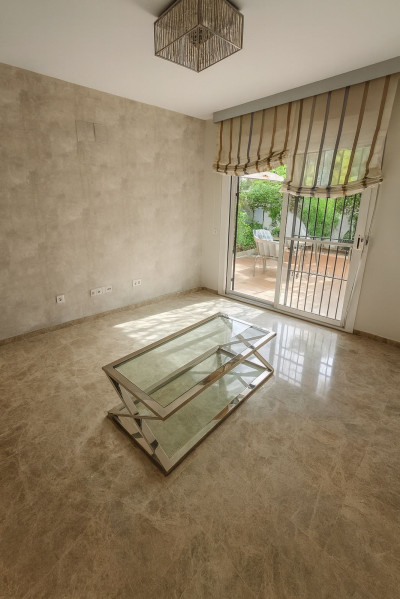 2 Bedroom Ground Floor Apartment in Nueva Andalucía - Image 2