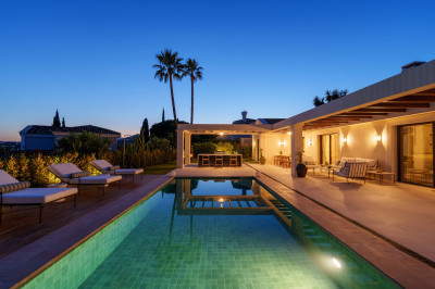 4 Bedroom Detached Villa in Nueva Andalucía - Image 2