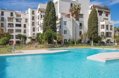 3 Bedroom Middle Floor Apartment in Puerto Banús - Image 1