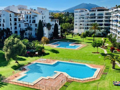 3 Bedroom Middle Floor Apartment in Puerto Banús - Image 2
