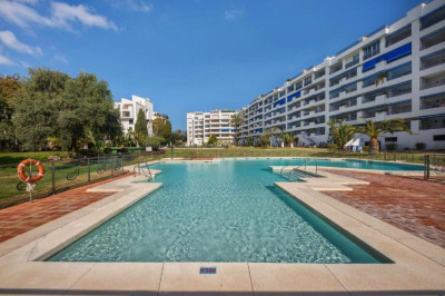 3 Bedroom Middle Floor Apartment in Puerto Banús - Image 4