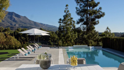 5 Bedroom Detached Villa in Nueva Andalucía - Image 2