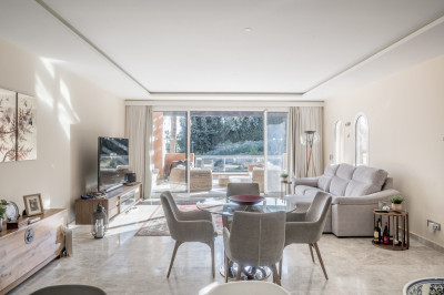 3 Bedroom Middle Floor Apartment in Nueva Andalucía - Image 1