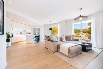 2 Bedroom Middle Floor Apartment in Nueva Andalucía - Image 2