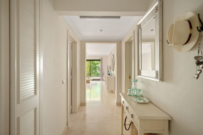 3 Bedroom Middle Floor Apartment in Nueva Andalucía - Image 2