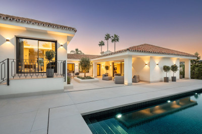 5 Bedroom Detached Villa in Nueva Andalucía - Image 1