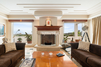 4 Bedroom Penthouse in Nueva Andalucía - Image 5