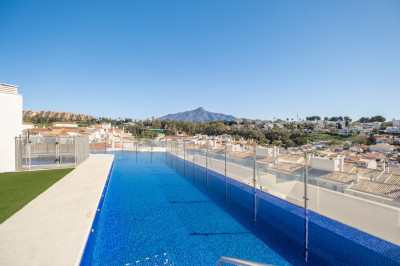 2 Bedroom Middle Floor Apartment in Nueva Andalucía - Image 3
