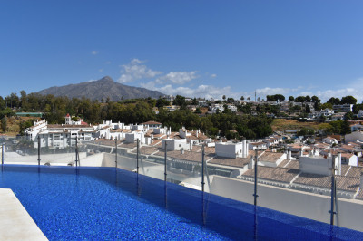 3 Bedroom Middle Floor Apartment in Nueva Andalucía - Image 2