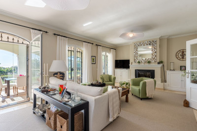 5 Bedroom Detached Villa in Nueva Andalucía - Image 3