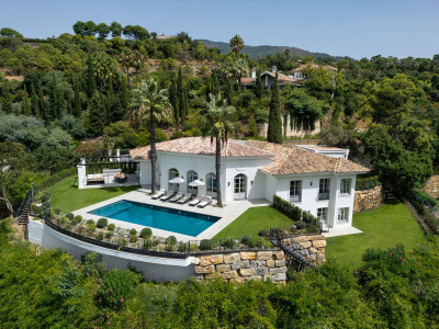 5 Bedroom Detached Villa in La Zagaleta - Image 1