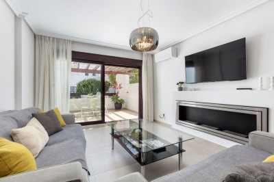 3 Bedroom Ground Floor Apartment in Nueva Andalucía - Image 2