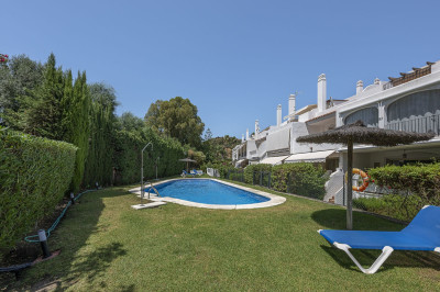 4 Bedroom Townhouse in Nueva Andalucía - Image 3