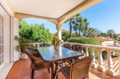 5 Bedroom Detached Villa in Nueva Andalucía - Image 3