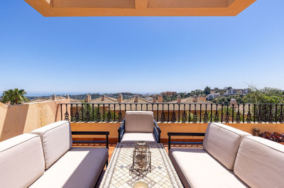 2 Bedroom Penthouse Duplex in Nueva Andalucía - Image 1