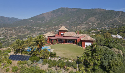 5 Bedroom Detached Villa in La Zagaleta - Image 1